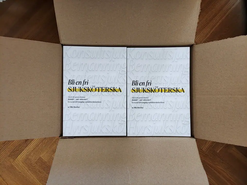 Two copies of Bli en fri sjuksköterska in an open shipping box