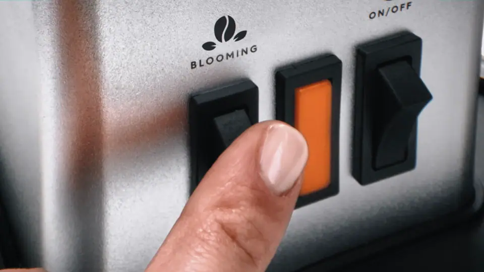 Blooming launch film: the coffee maker, its blooming switch and macro shots of coffee grounds blooming